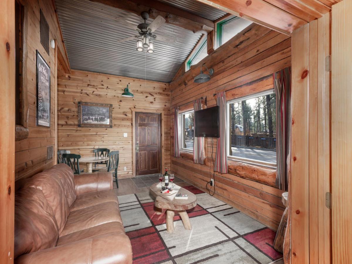 | Three Bears, 7 Bedrooms, Deck, Fireplace, Midtown, Grill, Sleeps 22