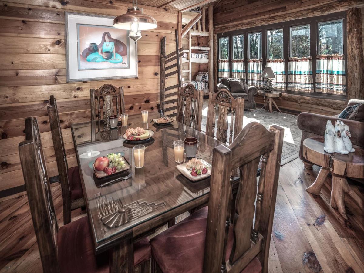 | Three Bears, 7 Bedrooms, Deck, Fireplace, Midtown, Grill, Sleeps 22