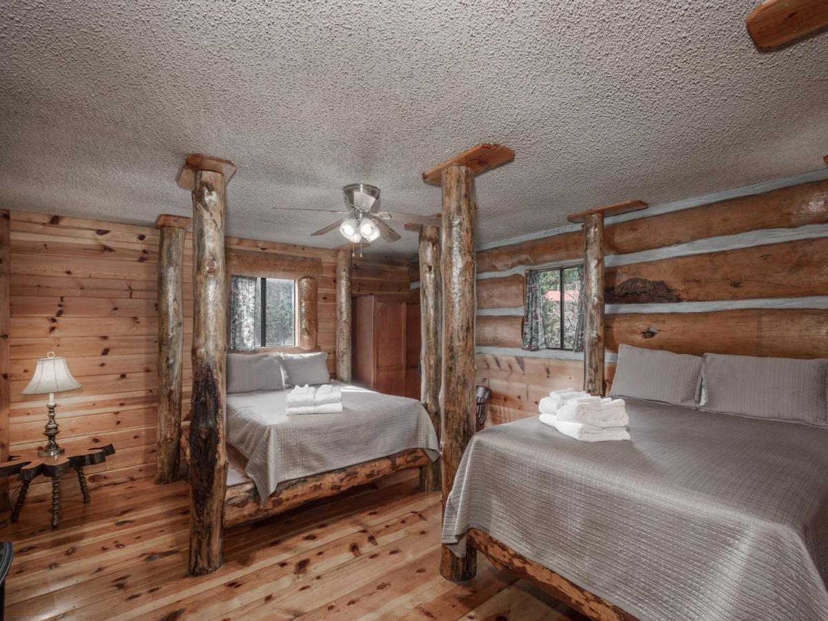 | Three Bears, 7 Bedrooms, Deck, Fireplace, Midtown, Grill, Sleeps 22