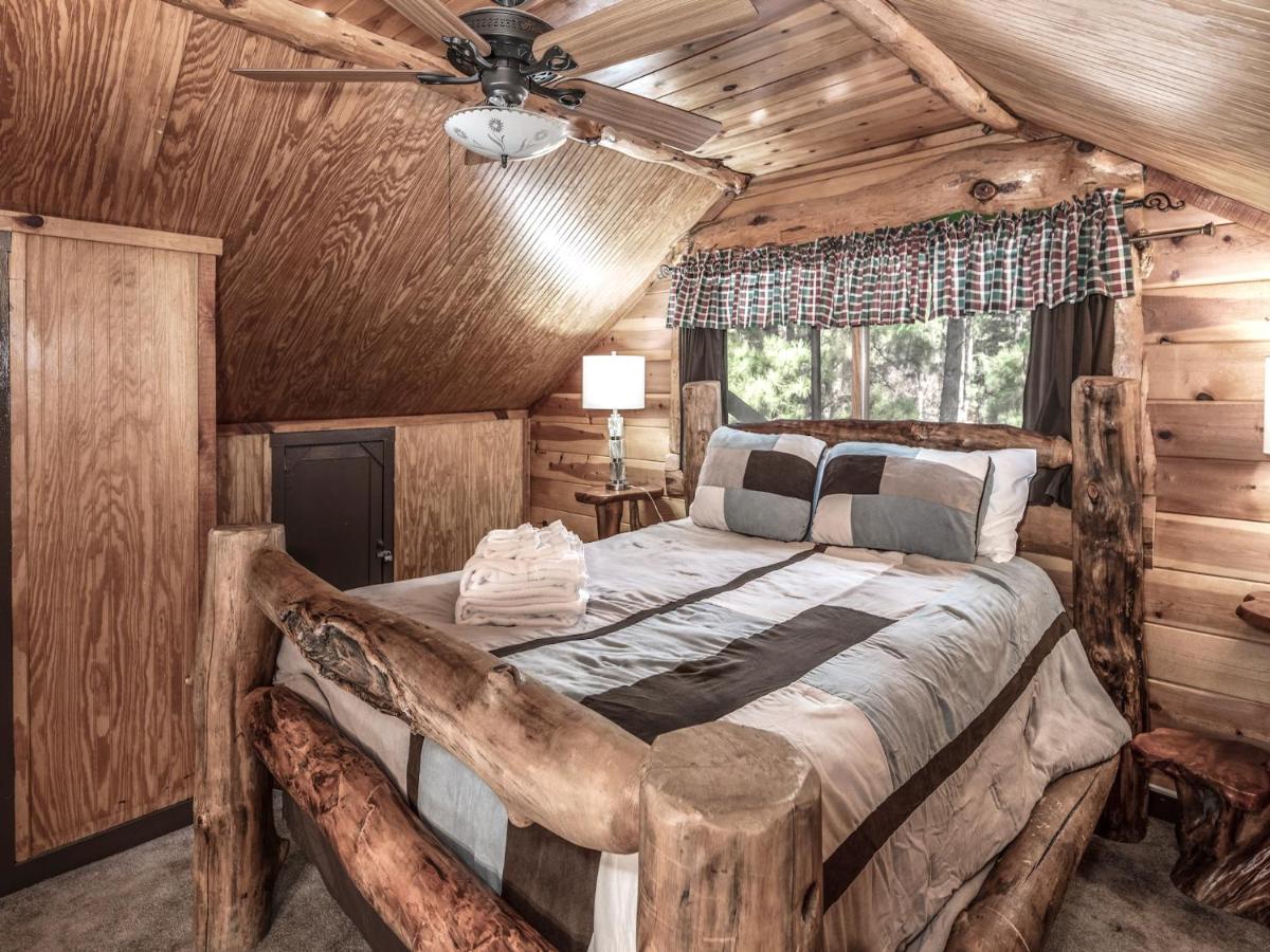 | Three Bears, 7 Bedrooms, Deck, Fireplace, Midtown, Grill, Sleeps 22