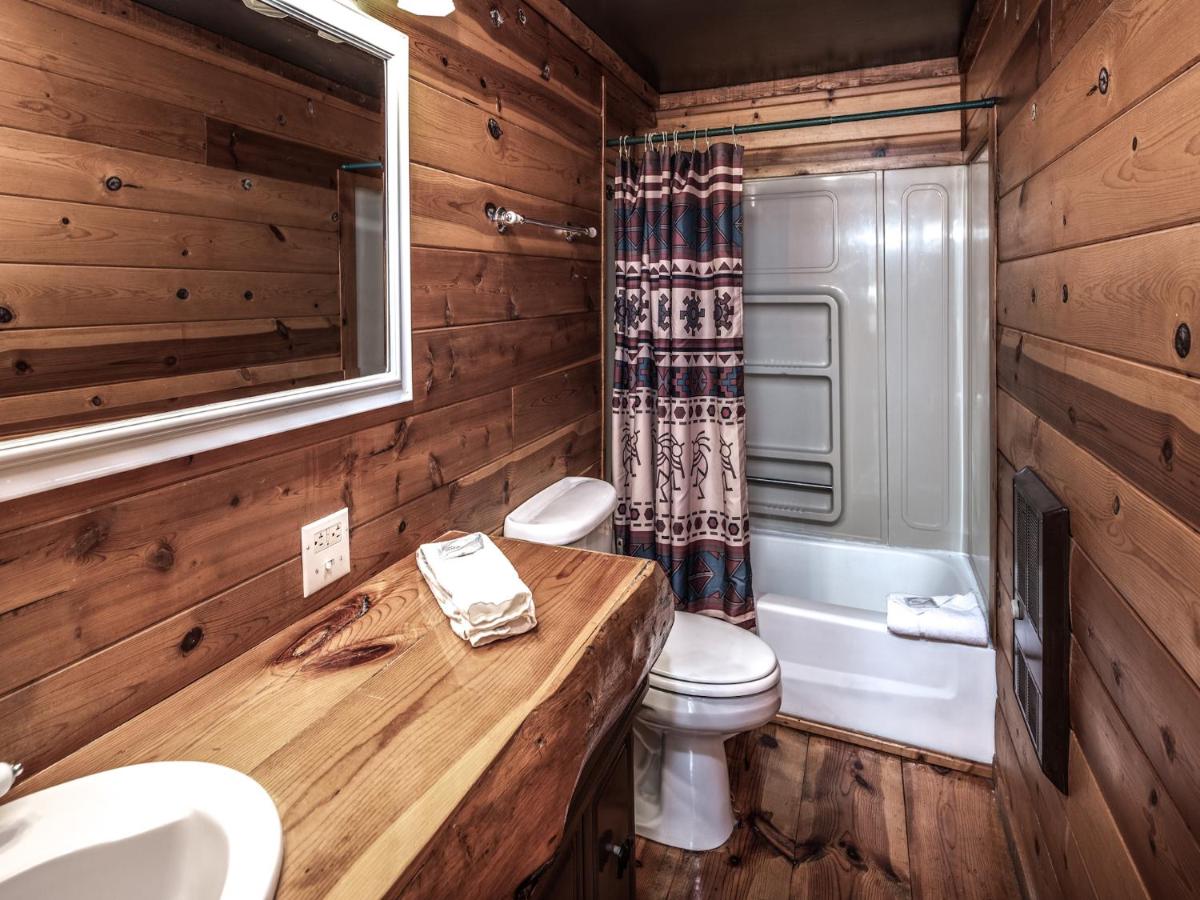 | Three Bears, 7 Bedrooms, Deck, Fireplace, Midtown, Grill, Sleeps 22