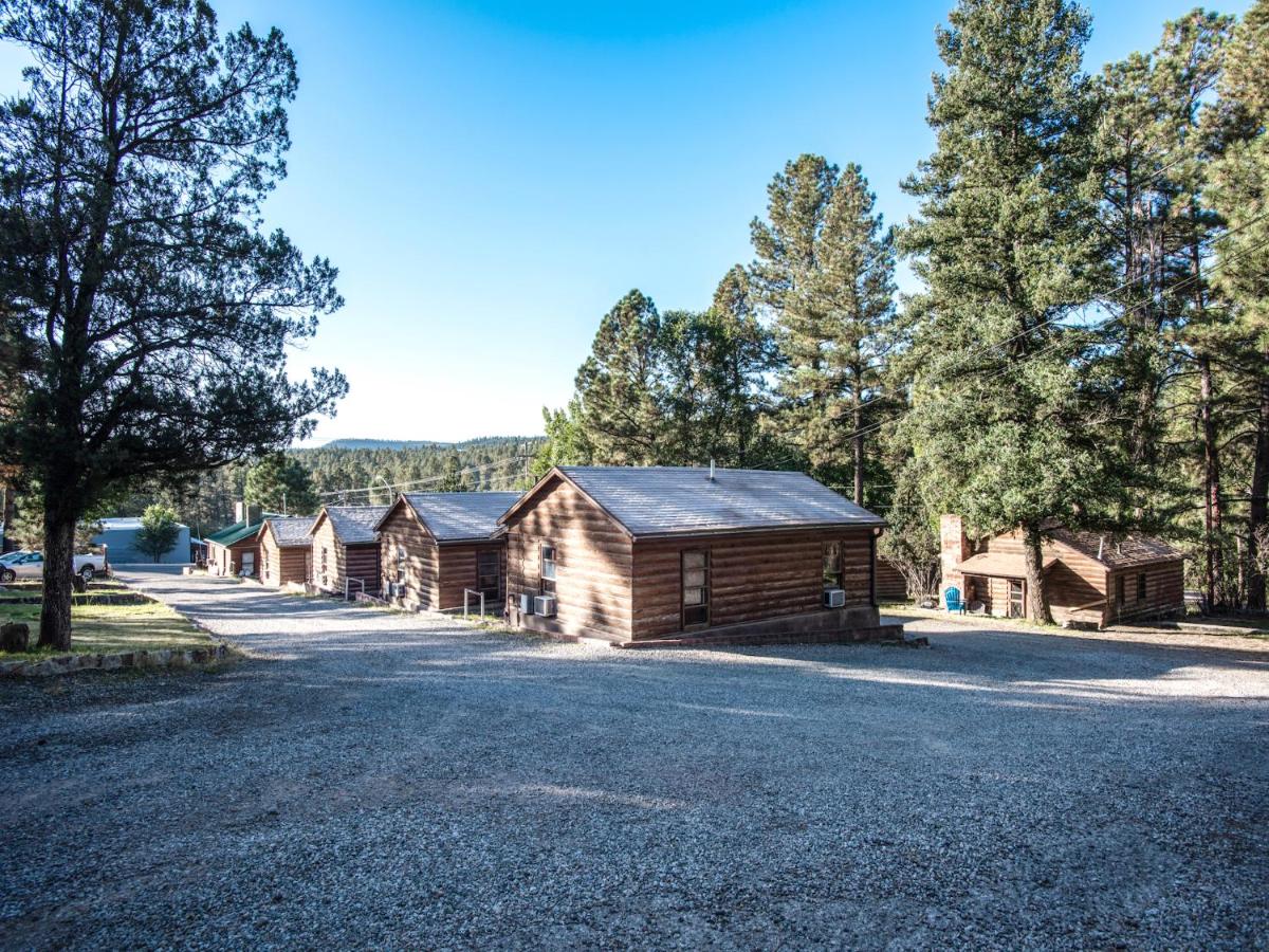 | Perfect Cabin, 2 Bedrooms, Fireplace, Midtown, Sleeps 5