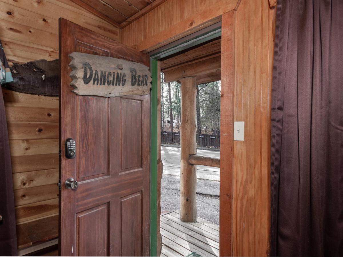 | Dancing Bear, 2 Bedrooms, Front Porch, Midtown, Sleeps 6