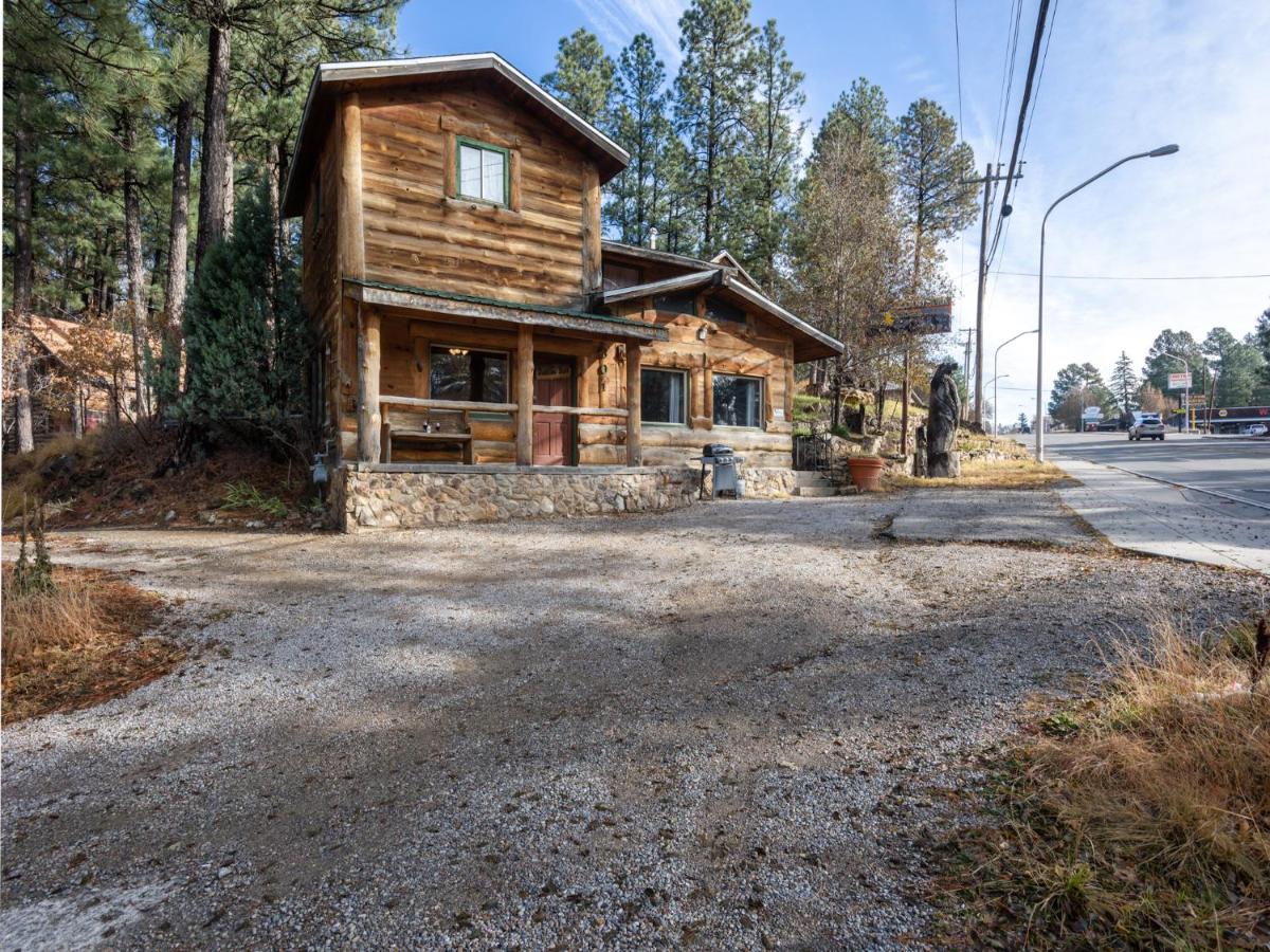 | Dancing Bear, 2 Bedrooms, Front Porch, Midtown, Sleeps 6