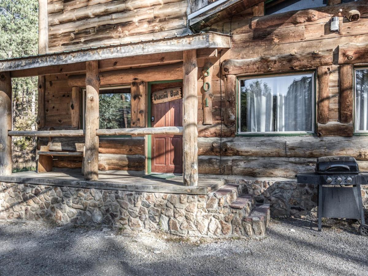 | Dancing Bear, 2 Bedrooms, Front Porch, Midtown, Sleeps 6