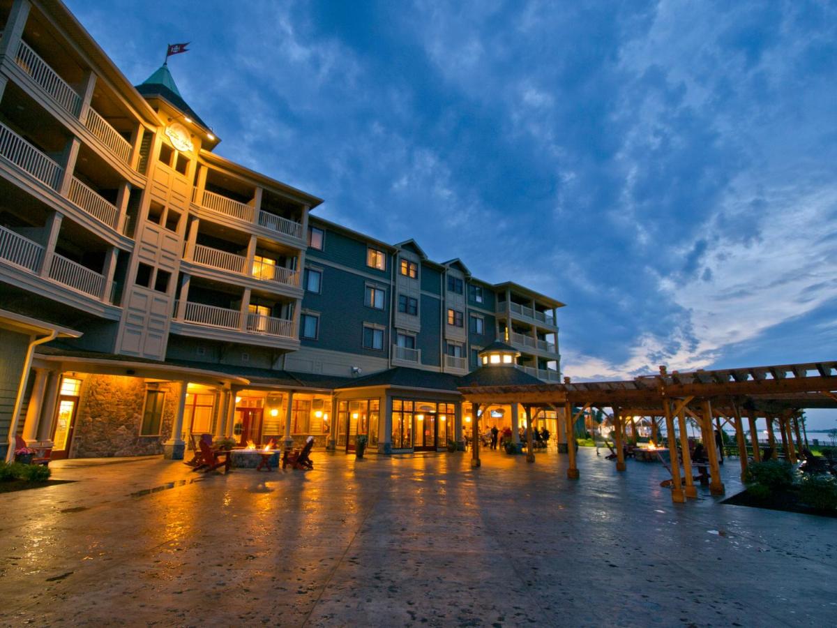 | 1000 Islands Harbor Hotel