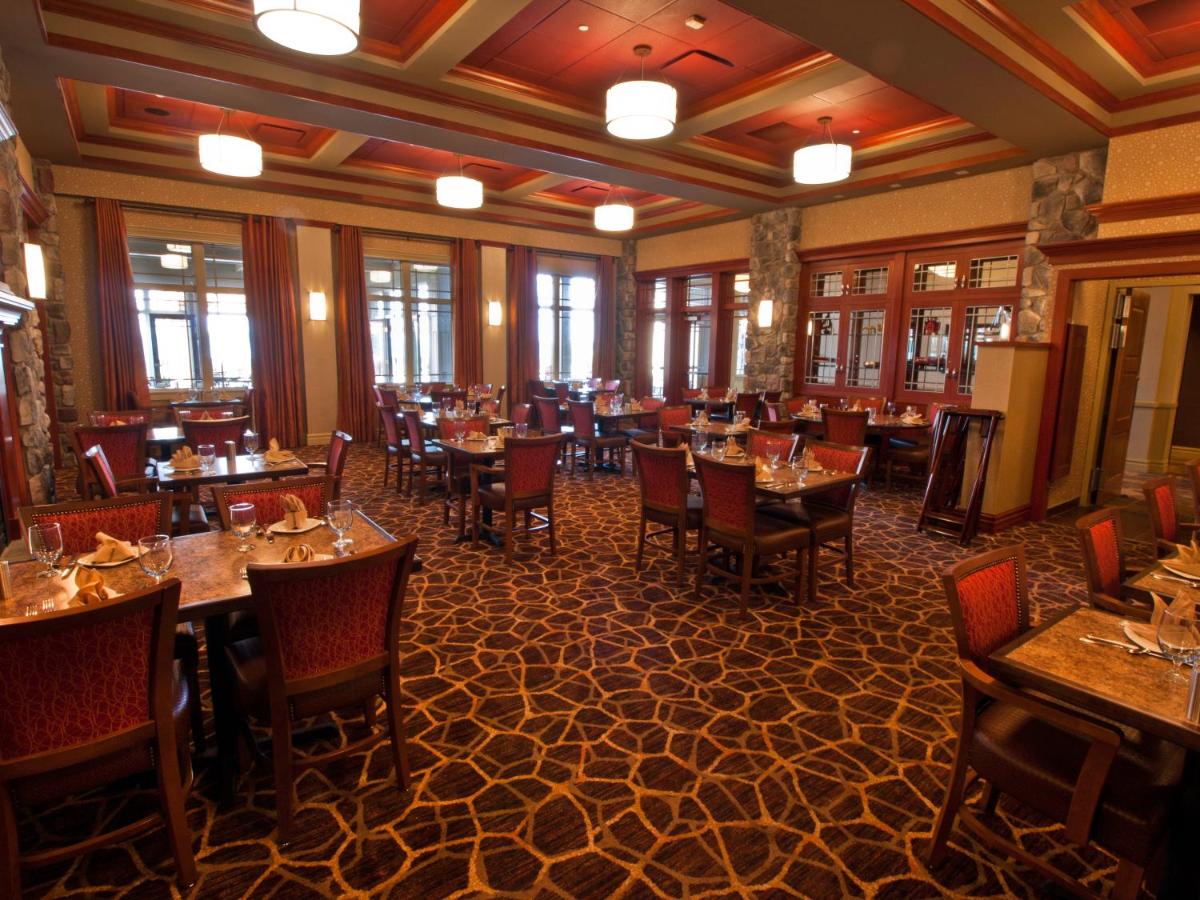  | 1000 Islands Harbor Hotel