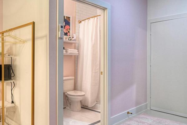  | The Oleander Hotel Room 6