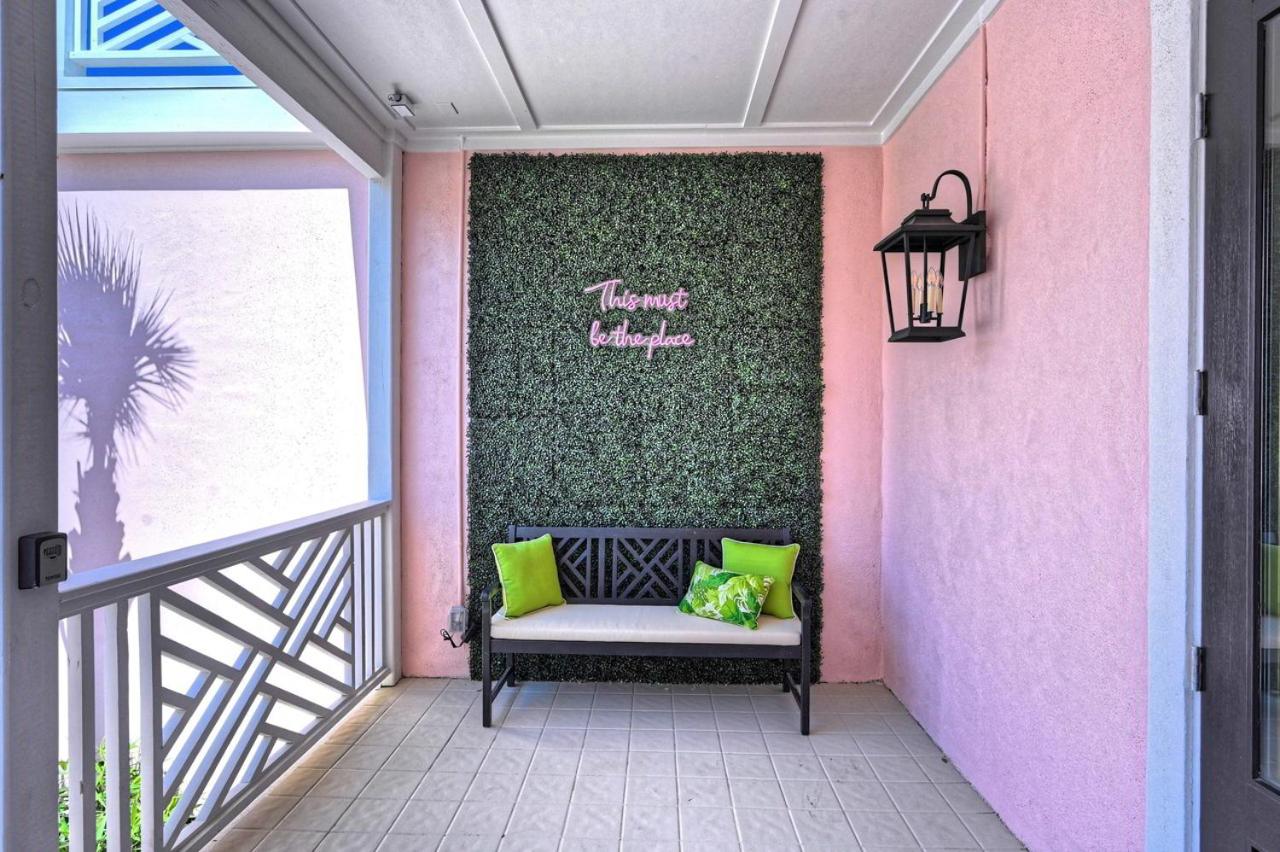  | The Oleander Hotel Room 6