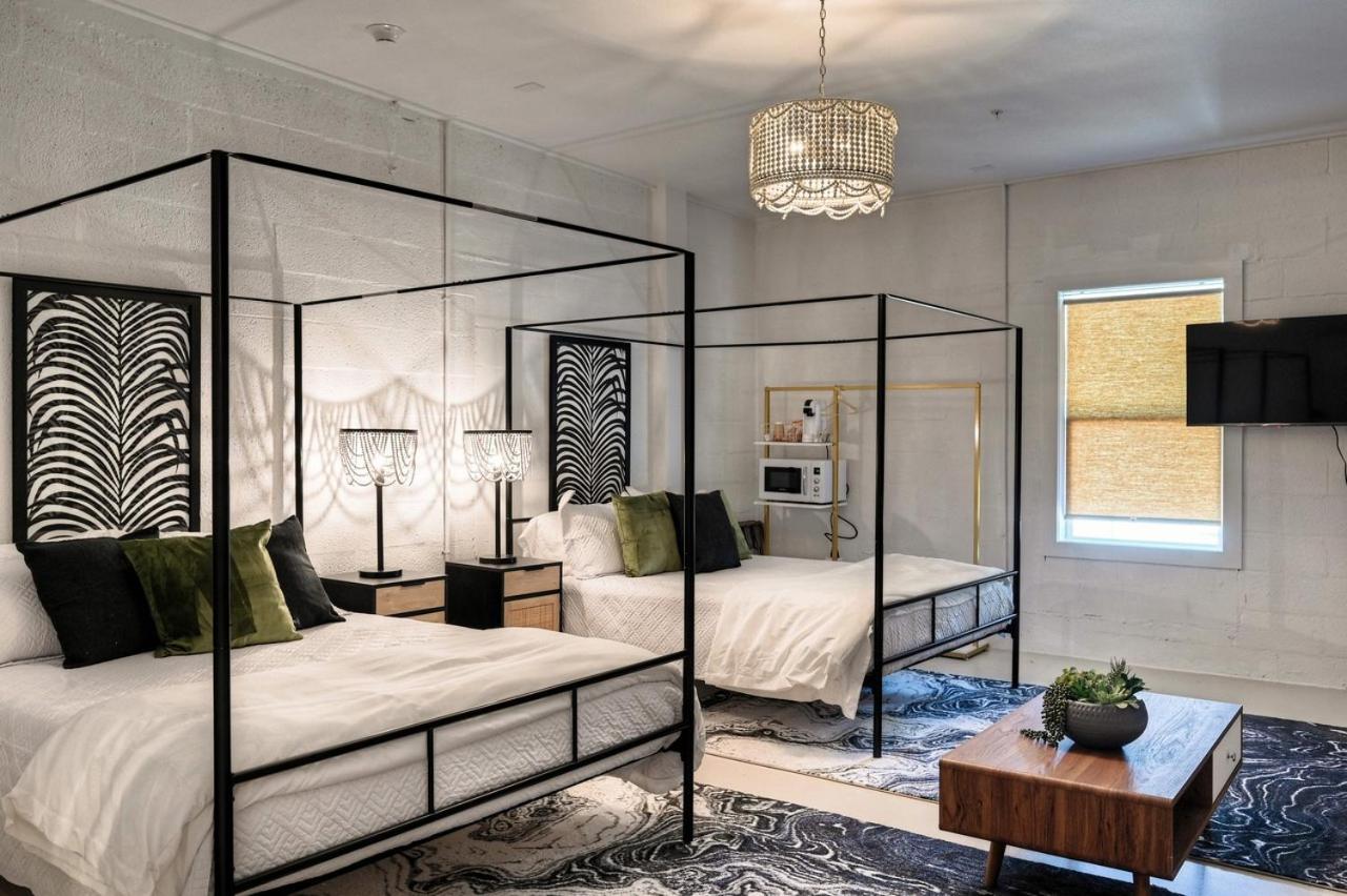 | The Oleander Hotel Room 8