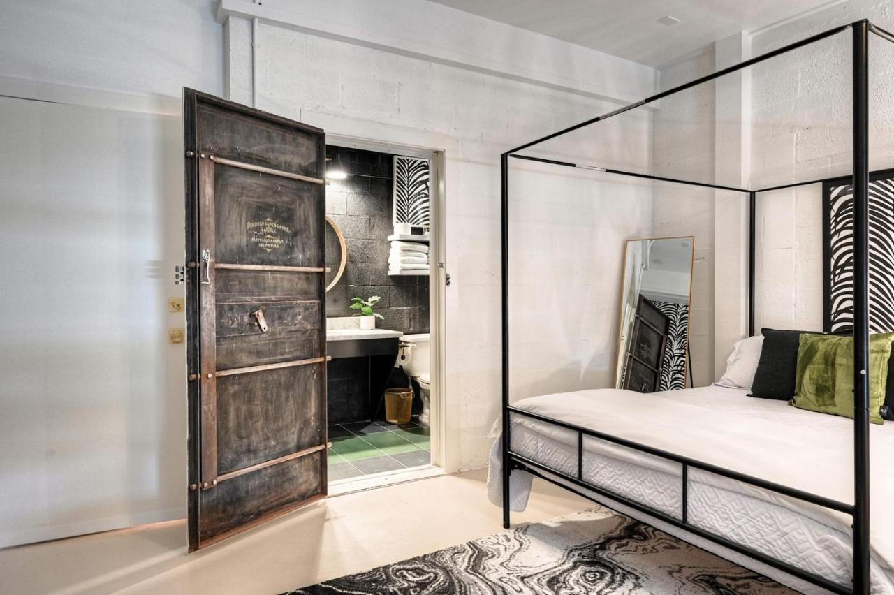 | The Oleander Hotel Room 8