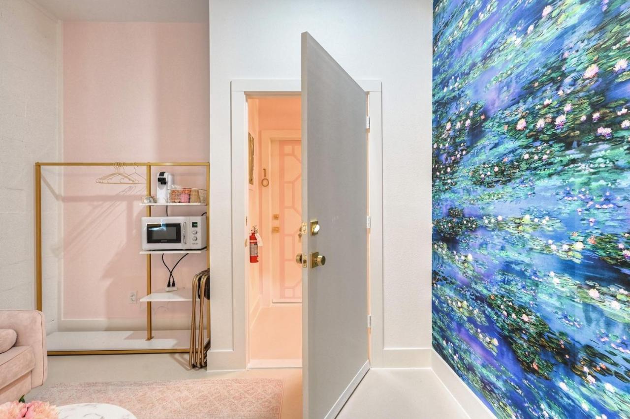 | The Oleander Hotel Room 9