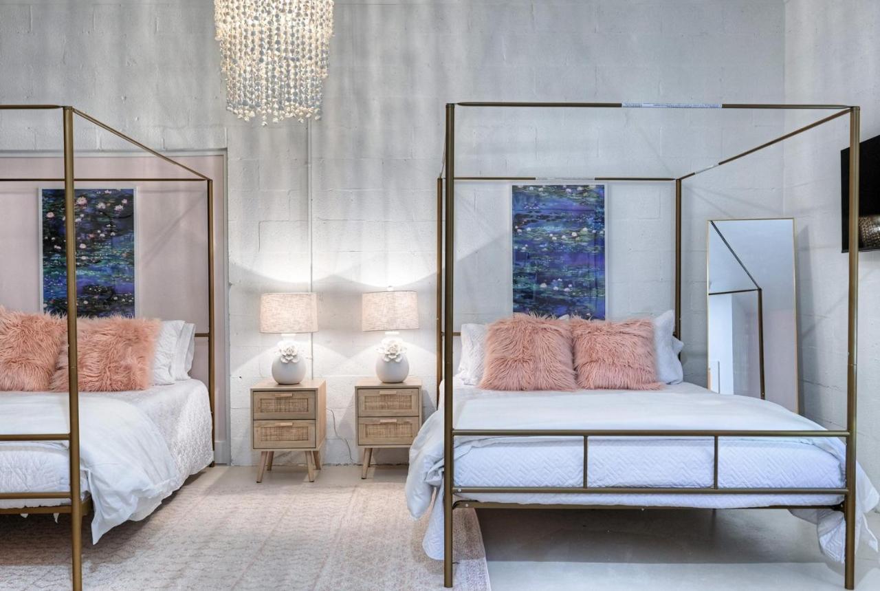 | The Oleander Hotel Room 9