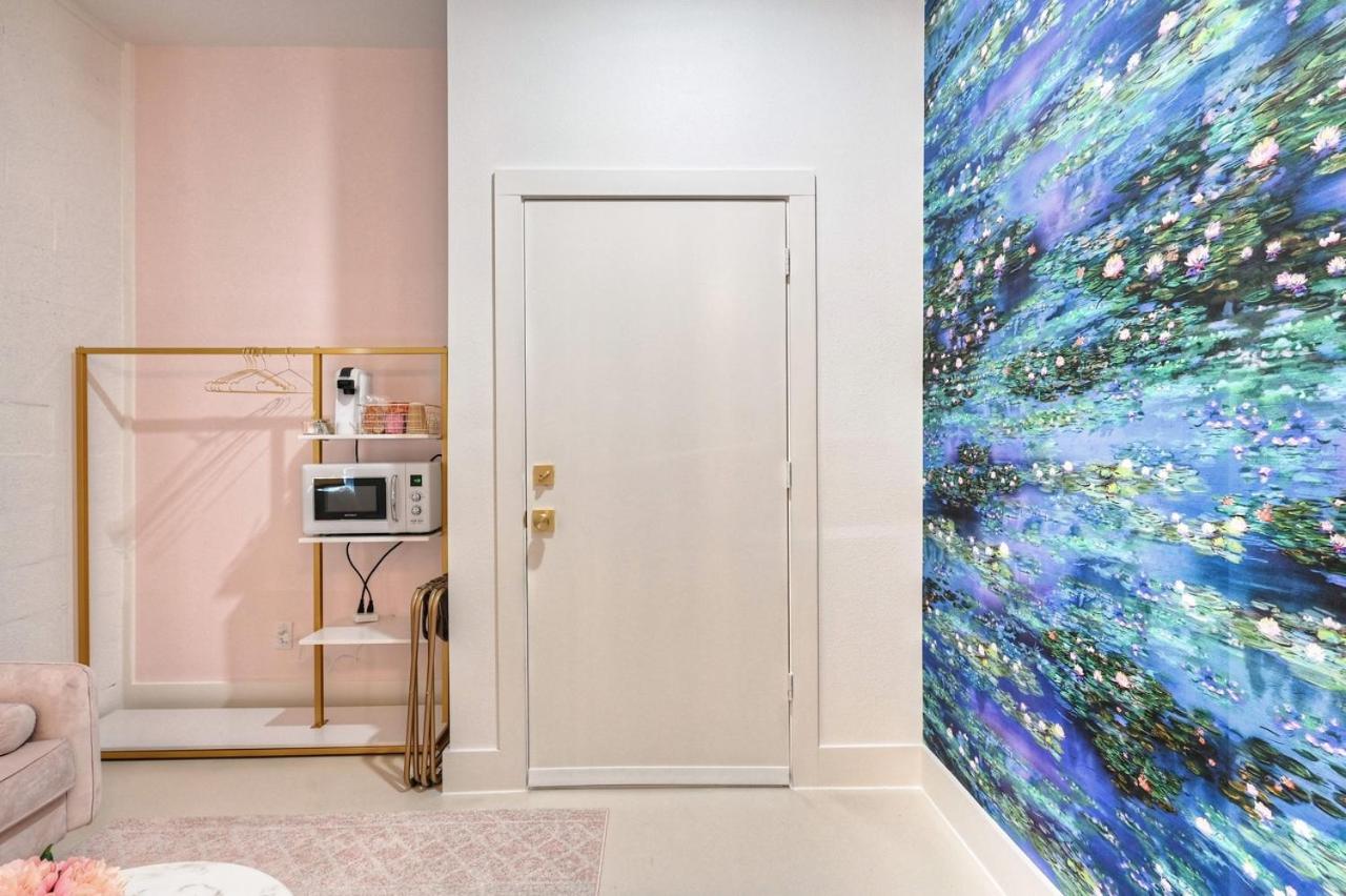 | The Oleander Hotel Room 9