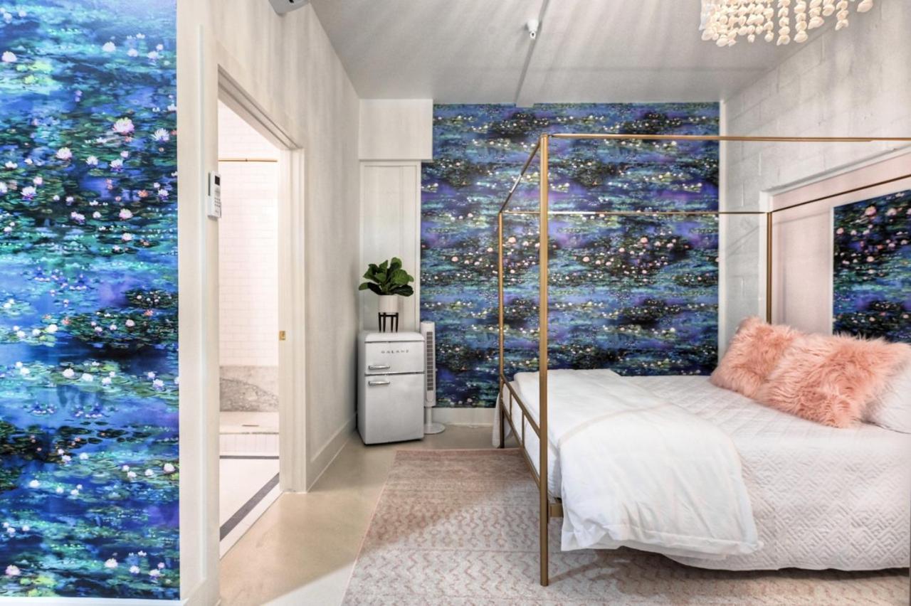 | The Oleander Hotel Room 9