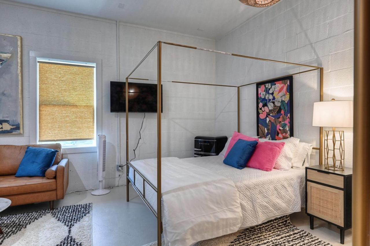 | The Oleander Hotel Room 10
