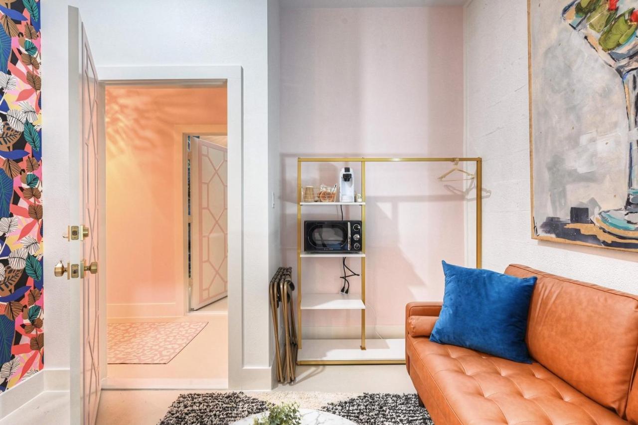 | The Oleander Hotel Room 10