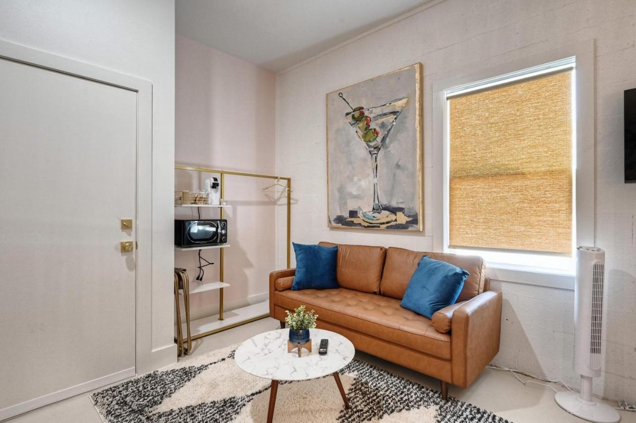 | The Oleander Hotel Room 10