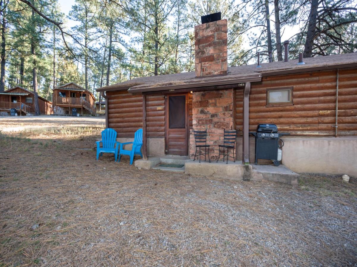 | Pine Cabin, 2 Bedrooms, Fireplace, Midtown, Sleeps 6