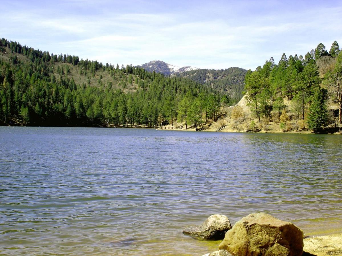 | Pine Cabin, 2 Bedrooms, Fireplace, Midtown, Sleeps 6