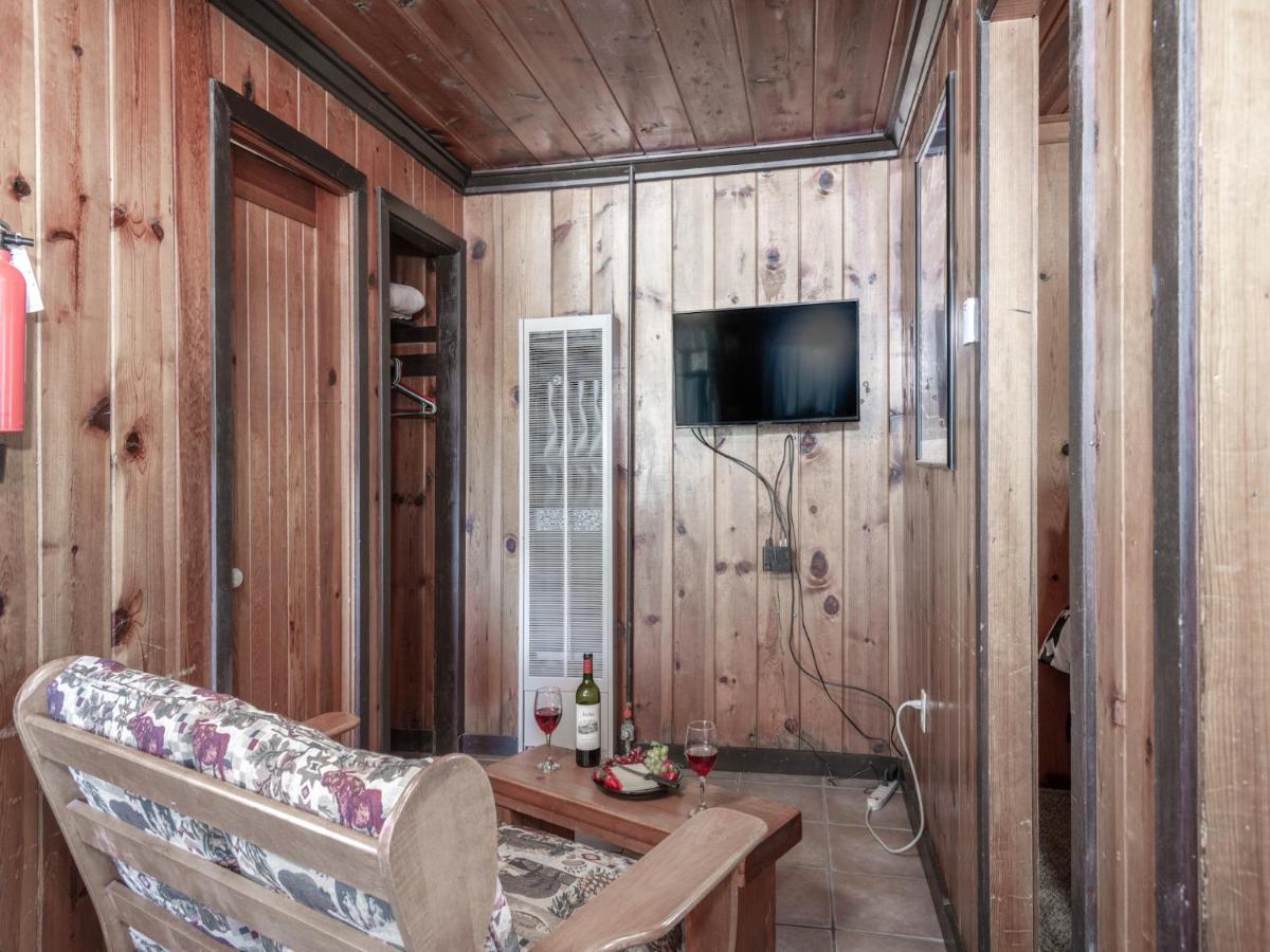 | Tiny Two, 2 Bedrooms, Midtown, Sleeps 4