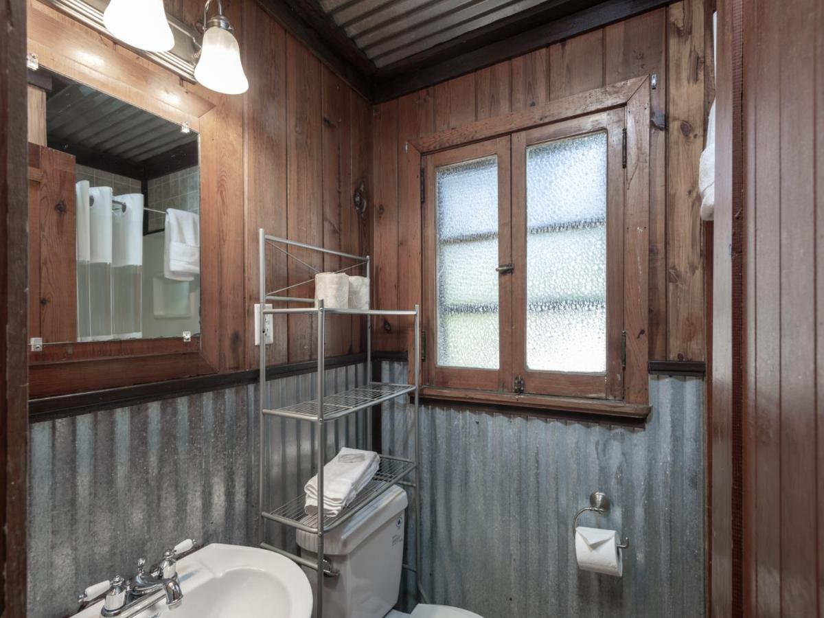 | Tiny Two, 2 Bedrooms, Midtown, Sleeps 4
