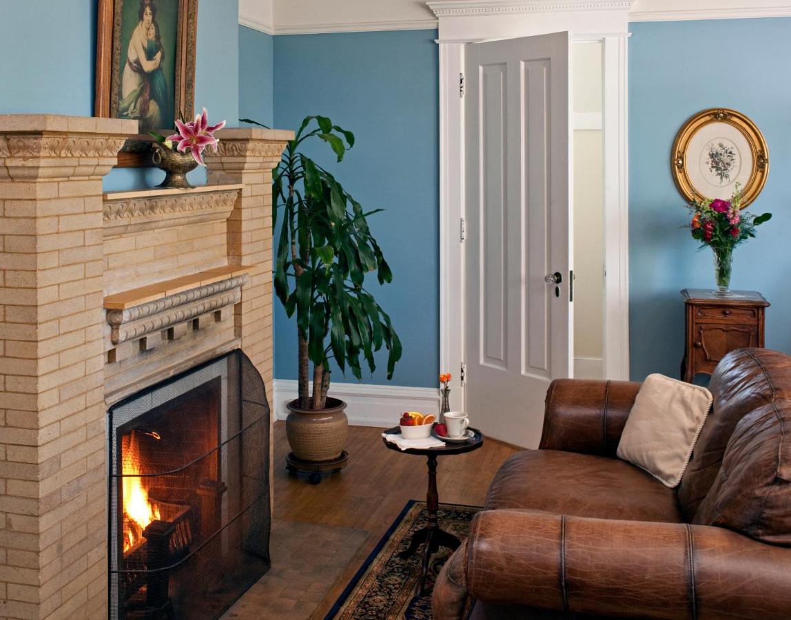 | Old Rittenhouse Inn