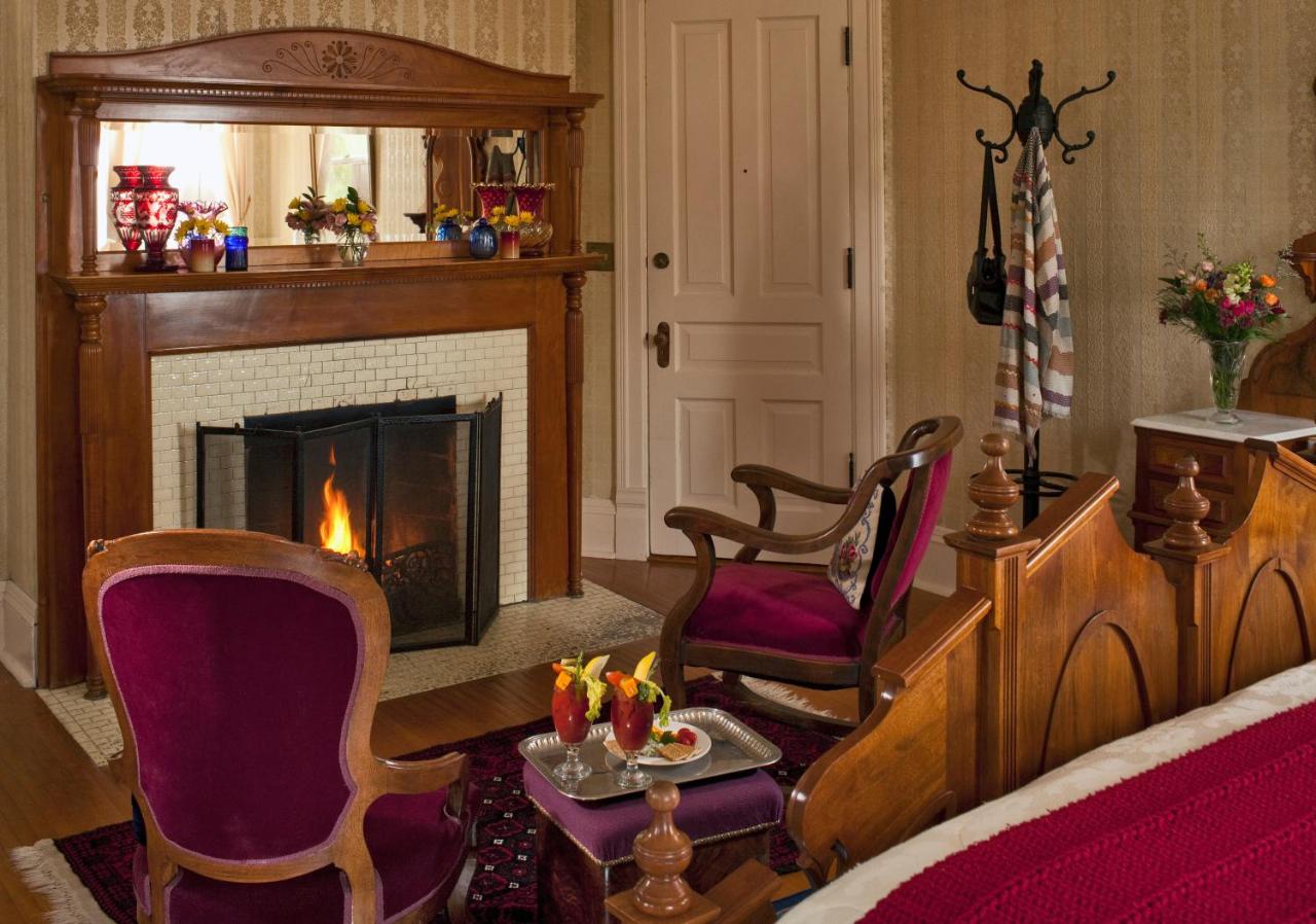 | Old Rittenhouse Inn