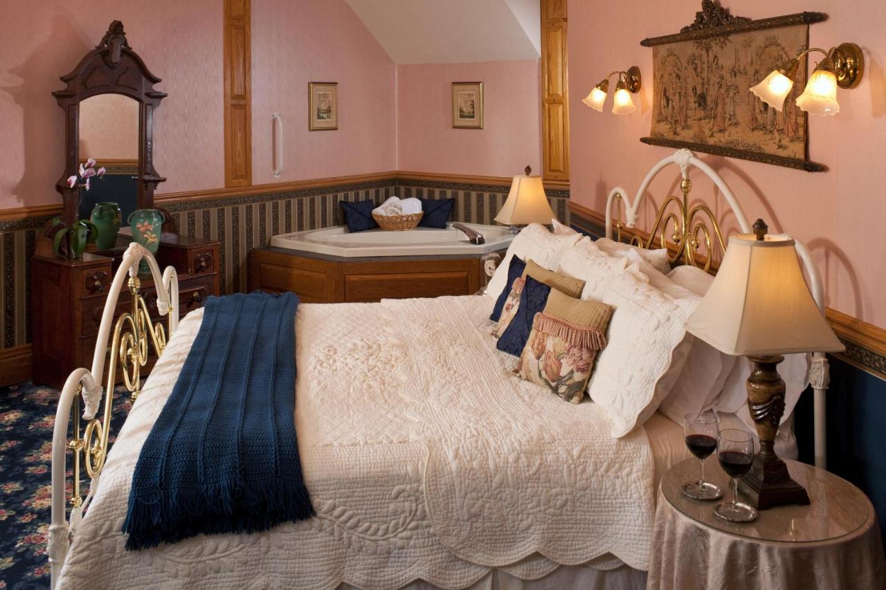 | Old Rittenhouse Inn