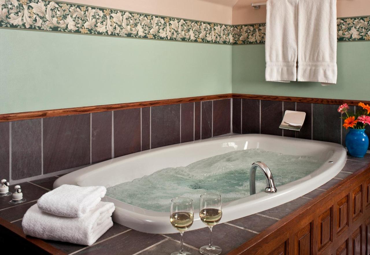 | Old Rittenhouse Inn