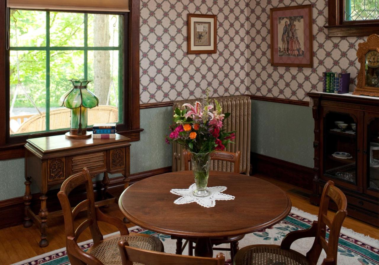 | Old Rittenhouse Inn