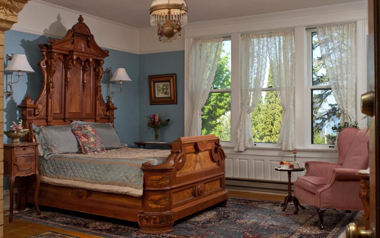 | Old Rittenhouse Inn