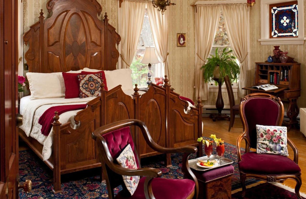 | Old Rittenhouse Inn