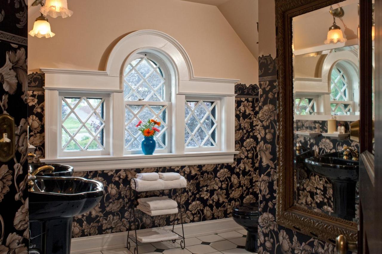 | Old Rittenhouse Inn