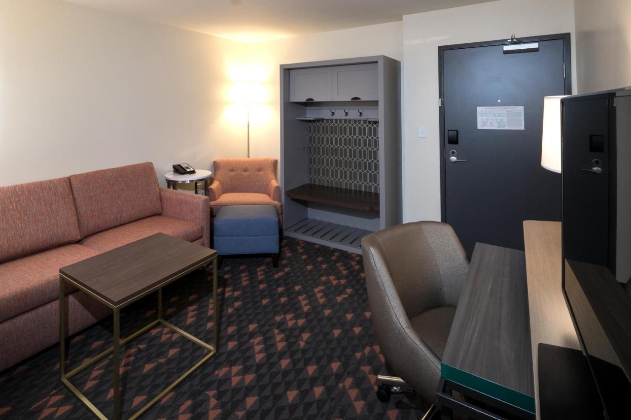 Premium Room at Holiday Inn & Suites Detroit - Troy by IHG