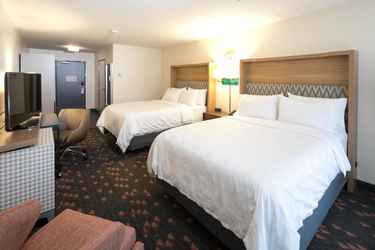 Standard Queen Room with Two Queen Beds - Communication Accessible at Holiday Inn & Suites Detroit - Troy by IHG
