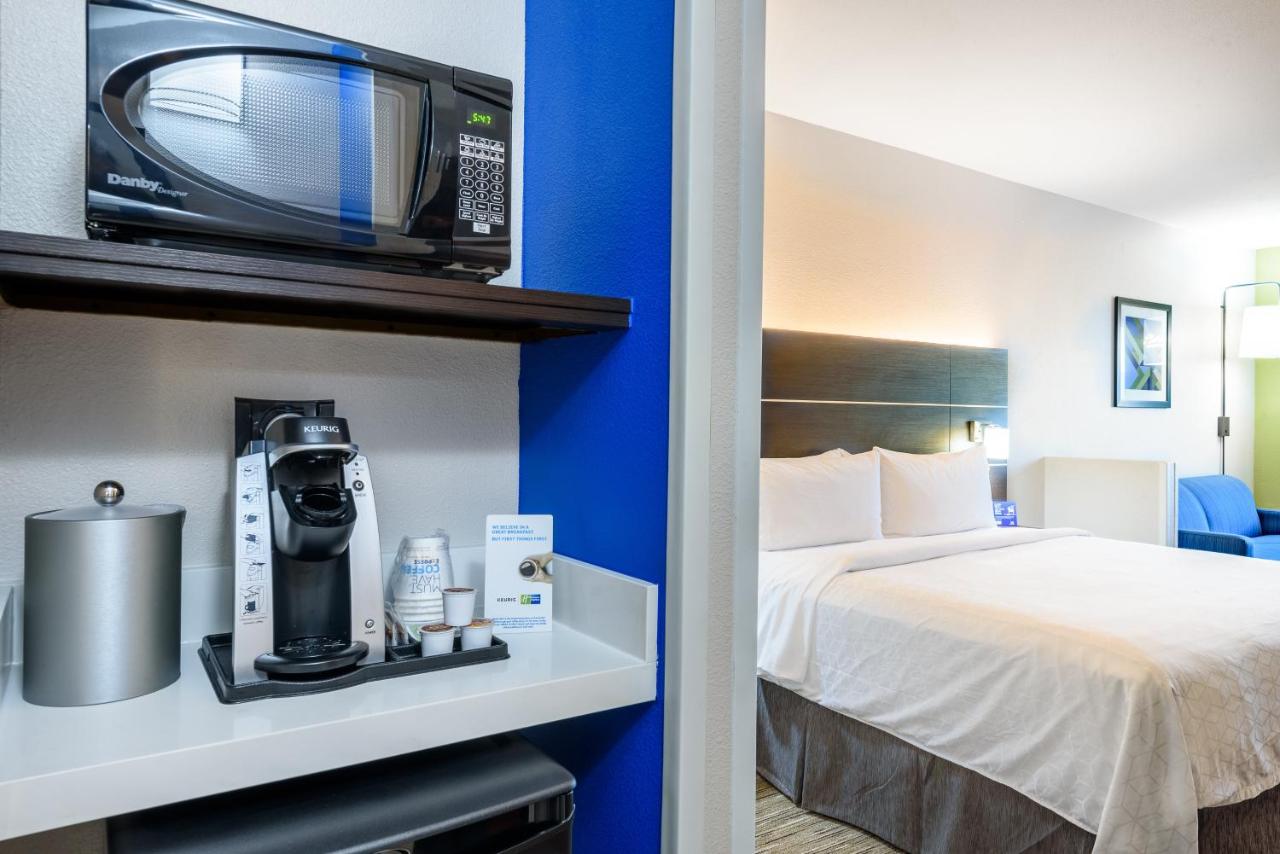 King Suite at Holiday Inn Express Hotel & Suites Bastrop by IHG