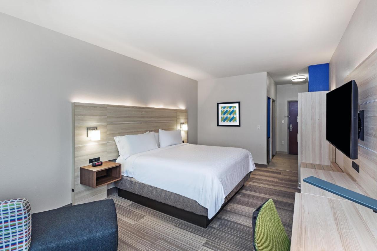 King Room at Holiday Inn Express Hotel & Suites VIDOR SOUTH by IHG