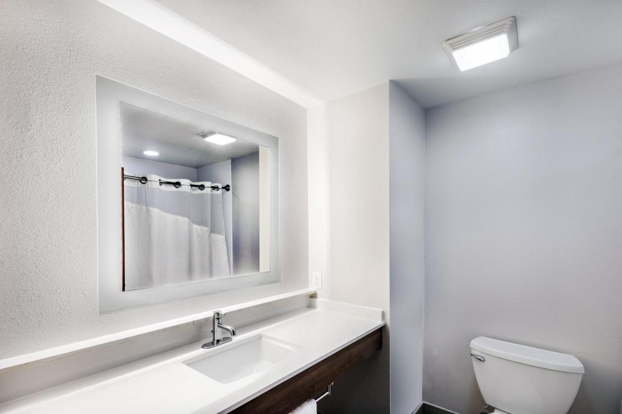 Queen Room with Two Queen Beds at Holiday Inn Express Hotel & Suites VIDOR SOUTH by IHG
