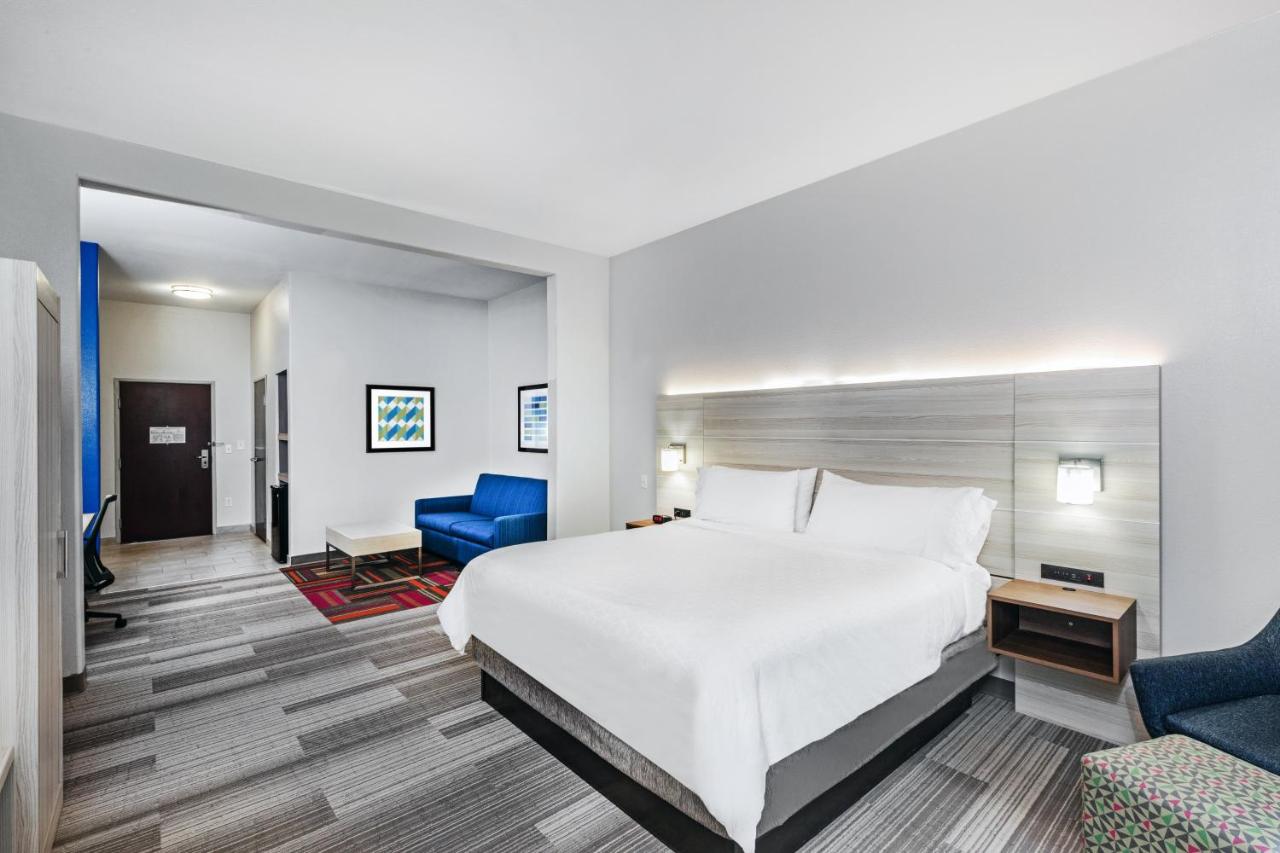 King Suite with Sofa Bed at Holiday Inn Express Hotel & Suites VIDOR SOUTH by IHG