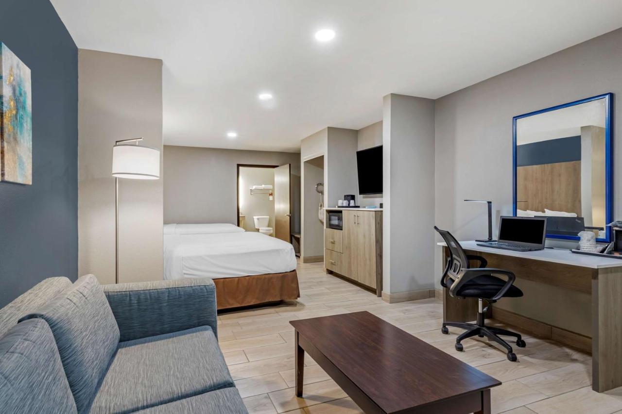Queen Room with Two Queen Beds and Mobility Accessible Roll-In Shower at Best Western Plus Edinburg Inn & Suites