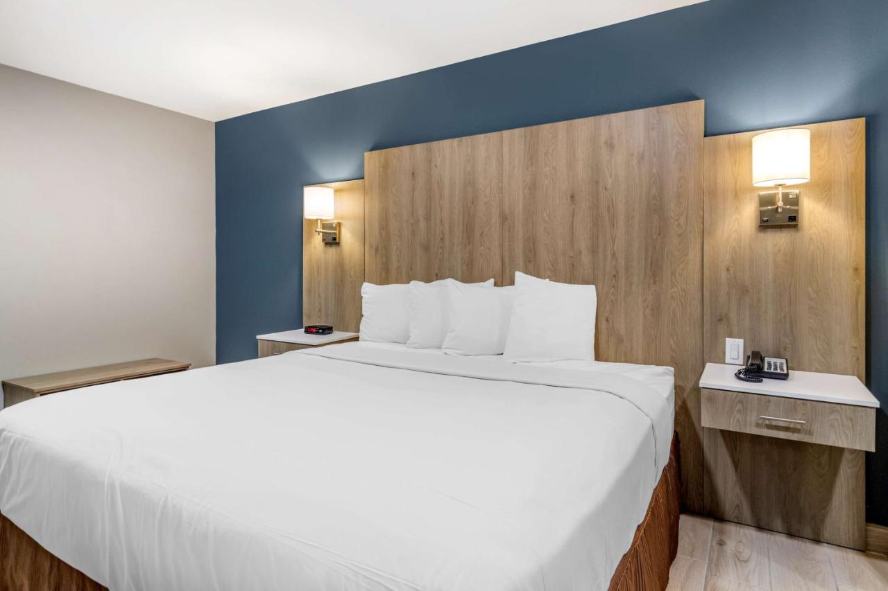 King Room at Best Western Plus Edinburg Inn & Suites