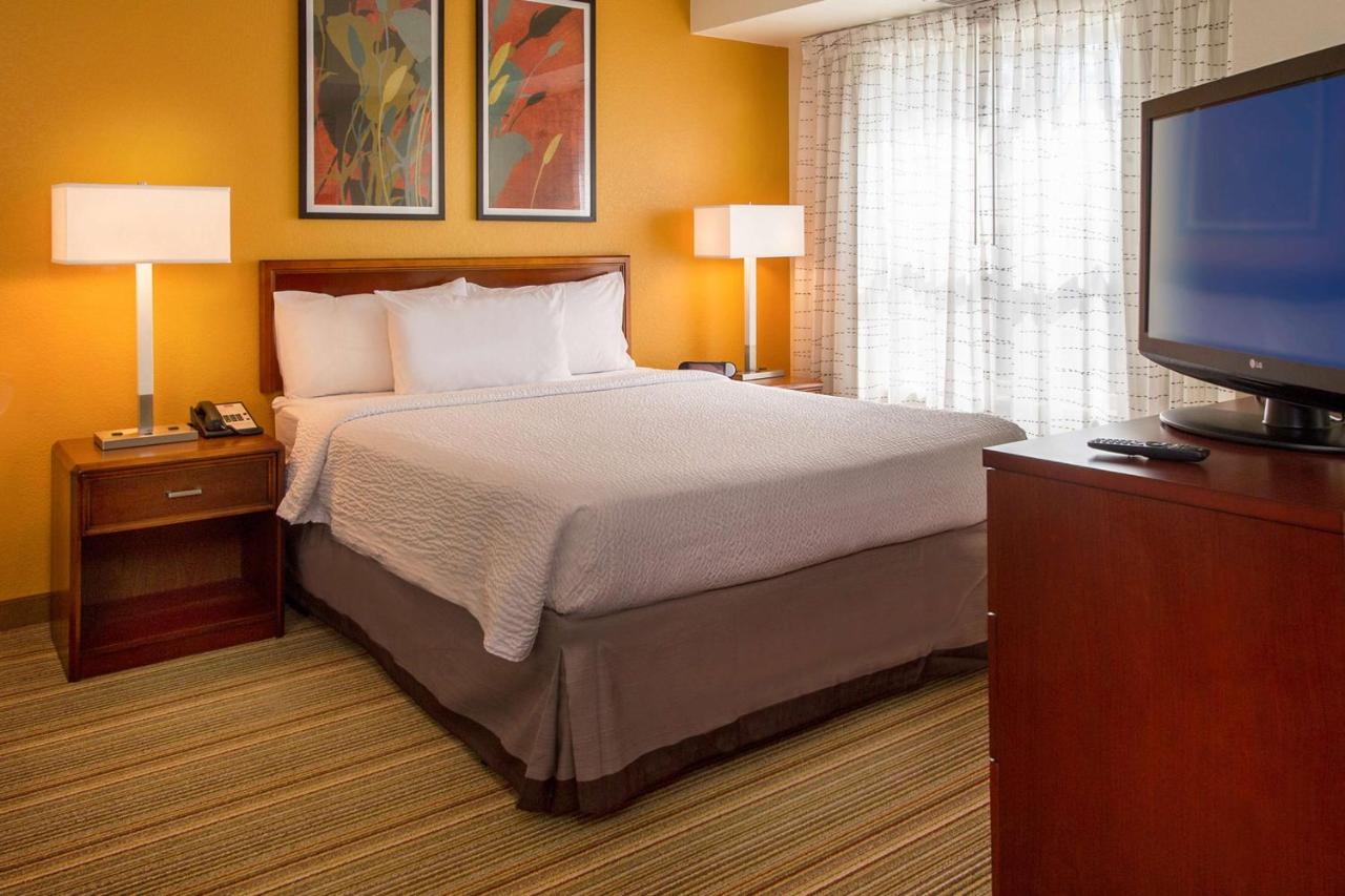 Studio Suite Queen with Tub - Mobility Accessible at Sonesta ES Suites Charlottesville University