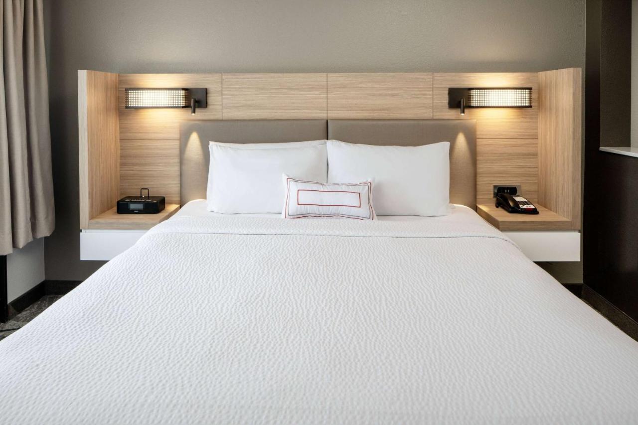 Hearing Accessible King Suite at Sonesta Select Nashville Airport Suites