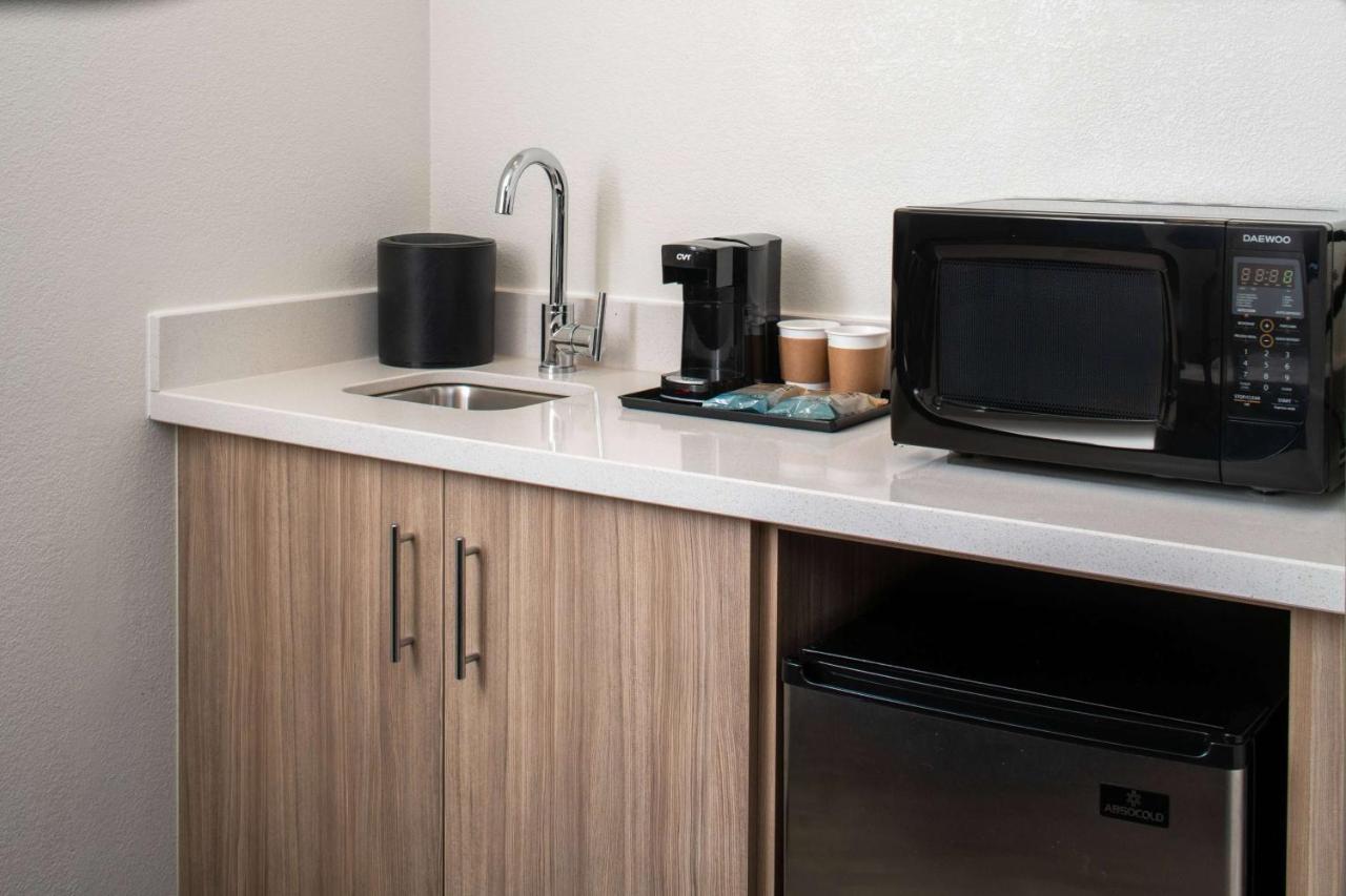 Hearing Accessible King Suite at Sonesta Select Nashville Airport Suites