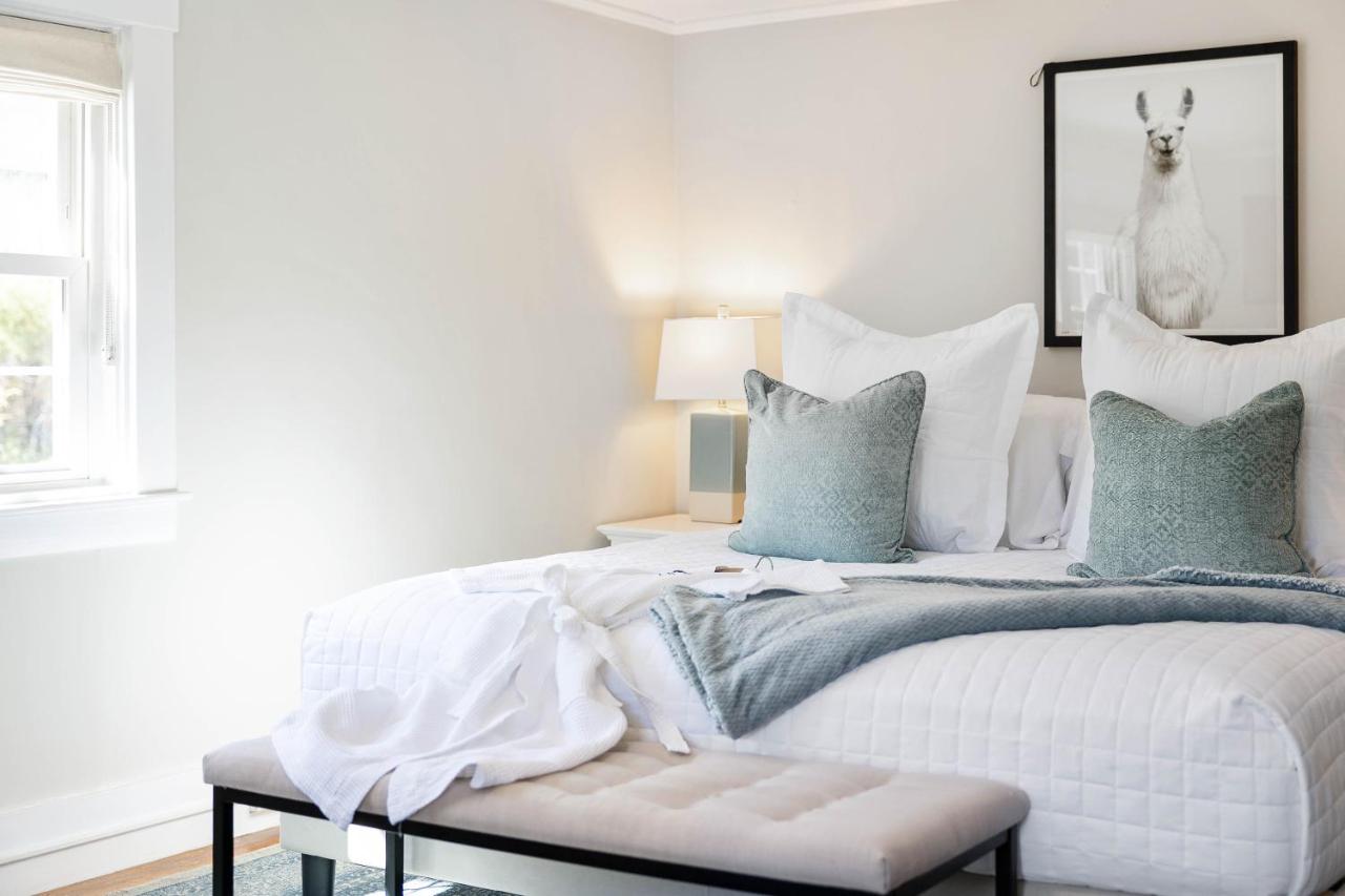 | Lambert's Cove Inn & Resort