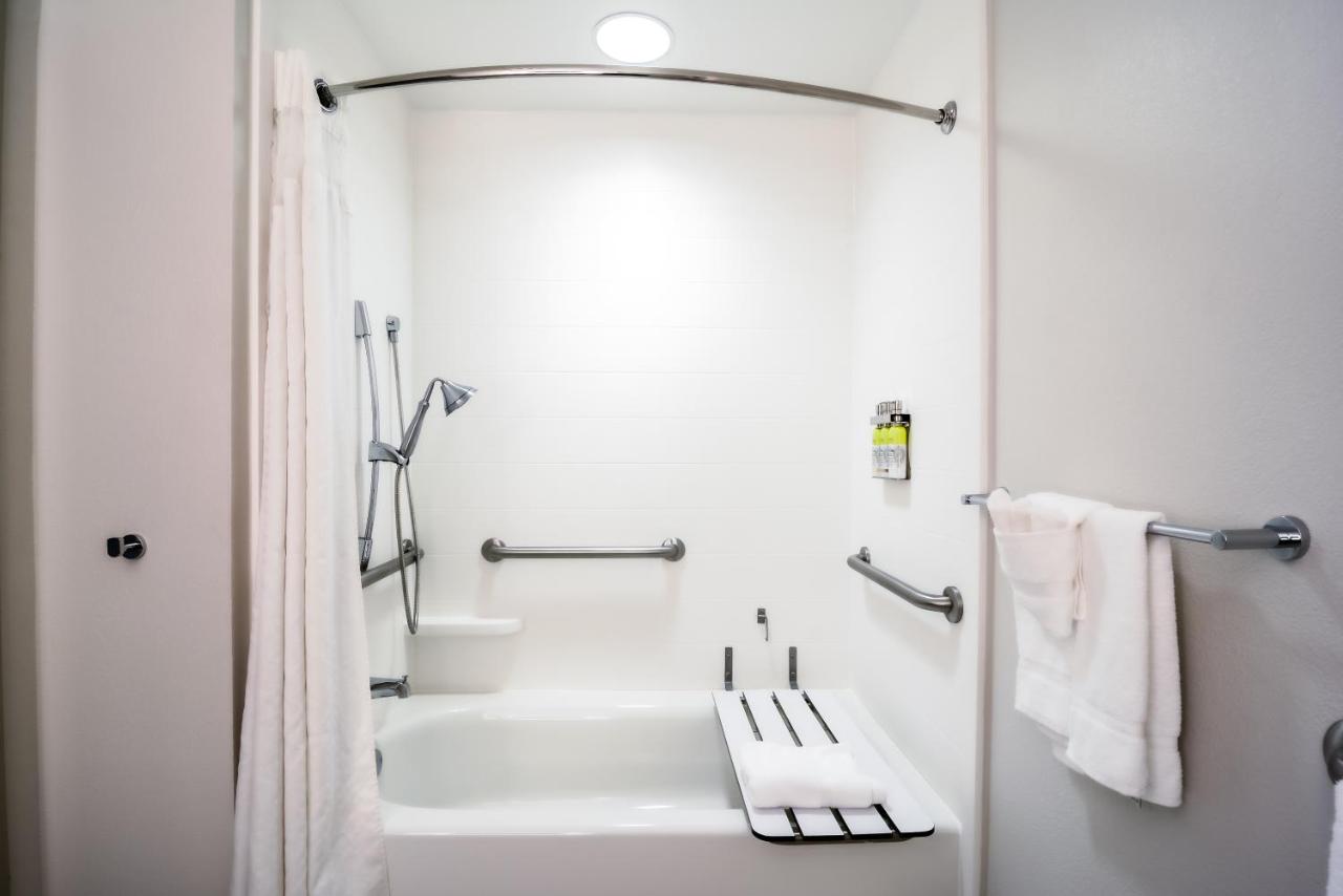 Twin Room - Mobility Access at Holiday Inn Express & Suites Tampa USF Busch Gardens by IHG