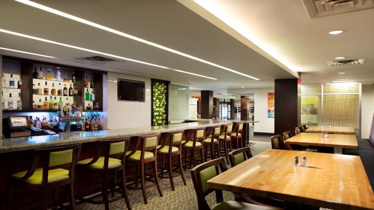  | Holiday Inn Clark - Newark, an IHG Hotel