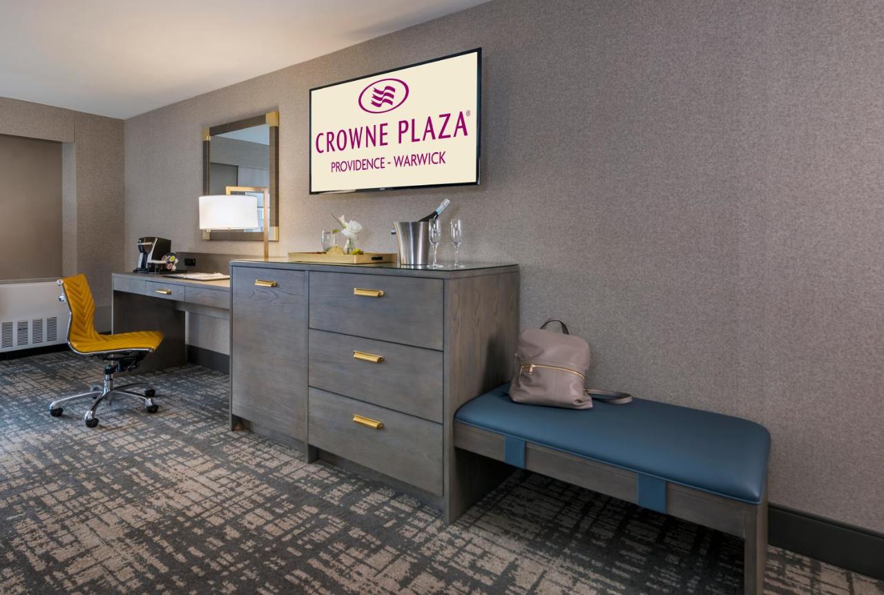 King Room - Disability Access/Hearing Accessible at Crowne Plaza Providence-Warwick Airport by IHG