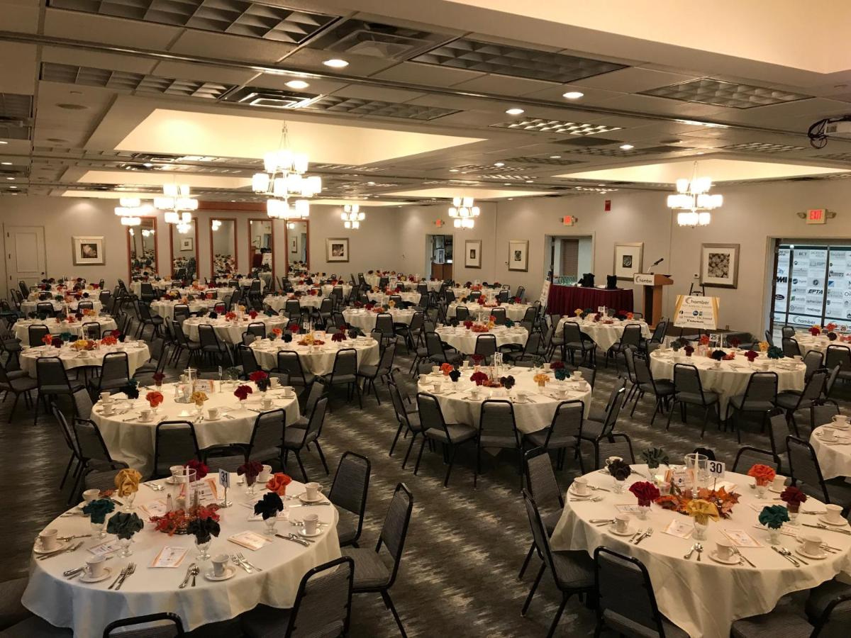 | Holiday Inn Martinsburg, an IHG Hotel